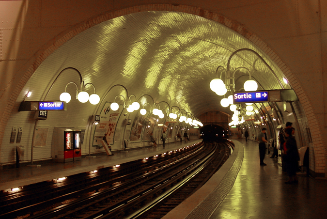 Paris-metro-cite